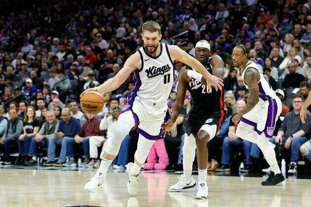 Zach LaVine-led Kings defeat Blazers to end 4-game skid