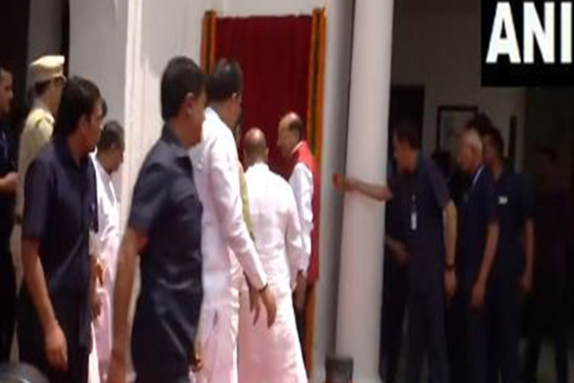 Delhi LG unveils plaque to mark foundation laying of 500 KV Solar Energy Plant at Assembly