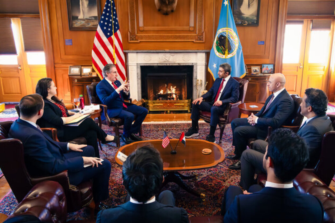 Abdullah bin Zayed concludes working visit to Washington