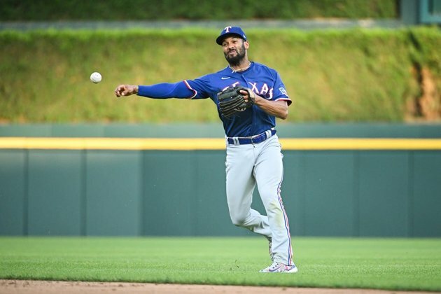 Rangers' offense pours it on in win over Tigers