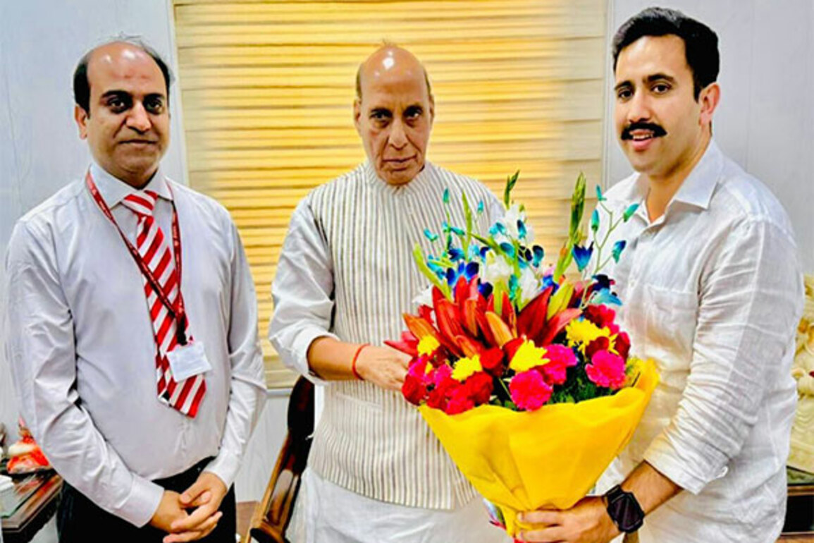 Himachal: Vikramaditya Singh meets Rajnath Singh, urges to declare Ghatasni-Shilha-Badhani-Bhubujot- Kullu road as national highway