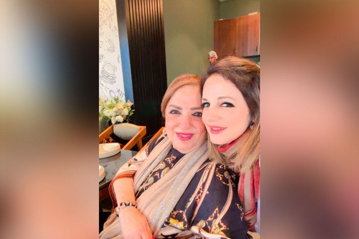 "My bestest friend, My God...": Sussanne Khan remembers mother Zarine Khan, pens emotional note