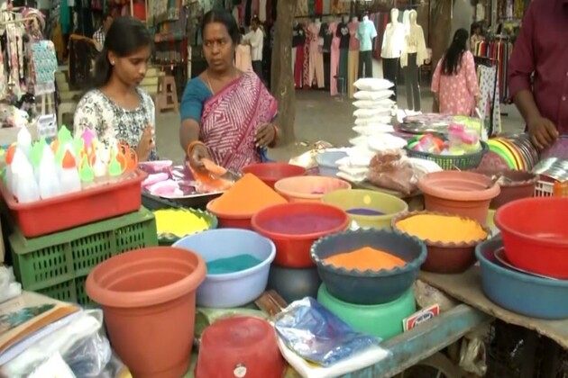 Hyderabad: Rangoli, Muggu markets witness rush ahead of Sankranti 2026