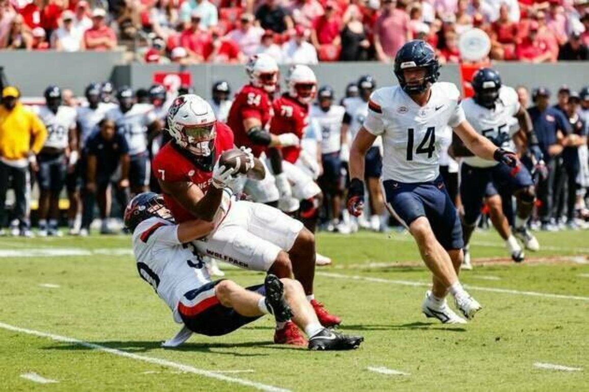 Hollywood Smothers, NC State too strong for Virginia