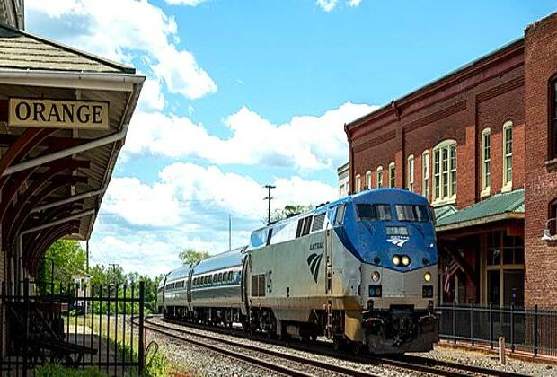 NYC-Boston Amtrak service resumes after lightning causes malfunction