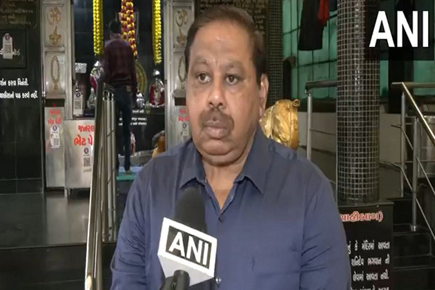 Ahmedabad man recovers 70 tolas of gold, cash from plane crash site during rescue efforts; hands it to authorities