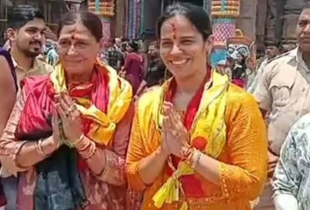 Badminton ace Saina Nehwal offers prayer at Jagannath Temple in Puri