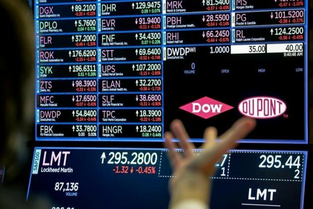 US stocks down 2nd week in row on Federal Reserve Rate hike, Omicron fears