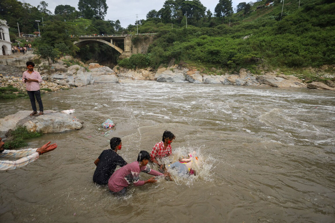 Devotees immerse idols of Lord Bishwokarma with fanfare in Nepal