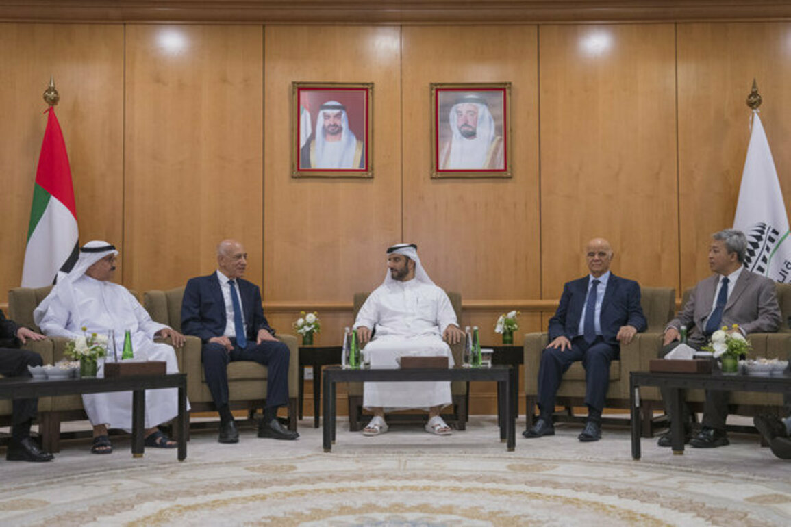 Sultan bin Ahmed chairs UoS Board of Trustees meeting