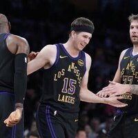 Lakers' star trio back together to battle resurgent Clippers
