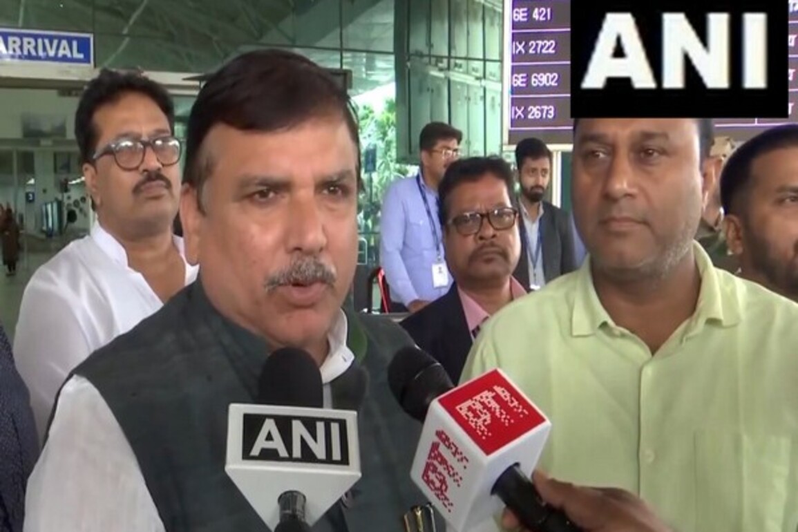 AAP MP Sanjay Singh reaches Ranchi for Shibu Soren's last rites, terms demise 'irreparable loss'