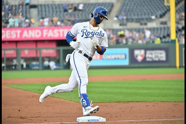 Salvador Perez drives in four as Royals top Red Sox