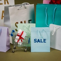 Economic unease reshapes how Americans shopped this holiday