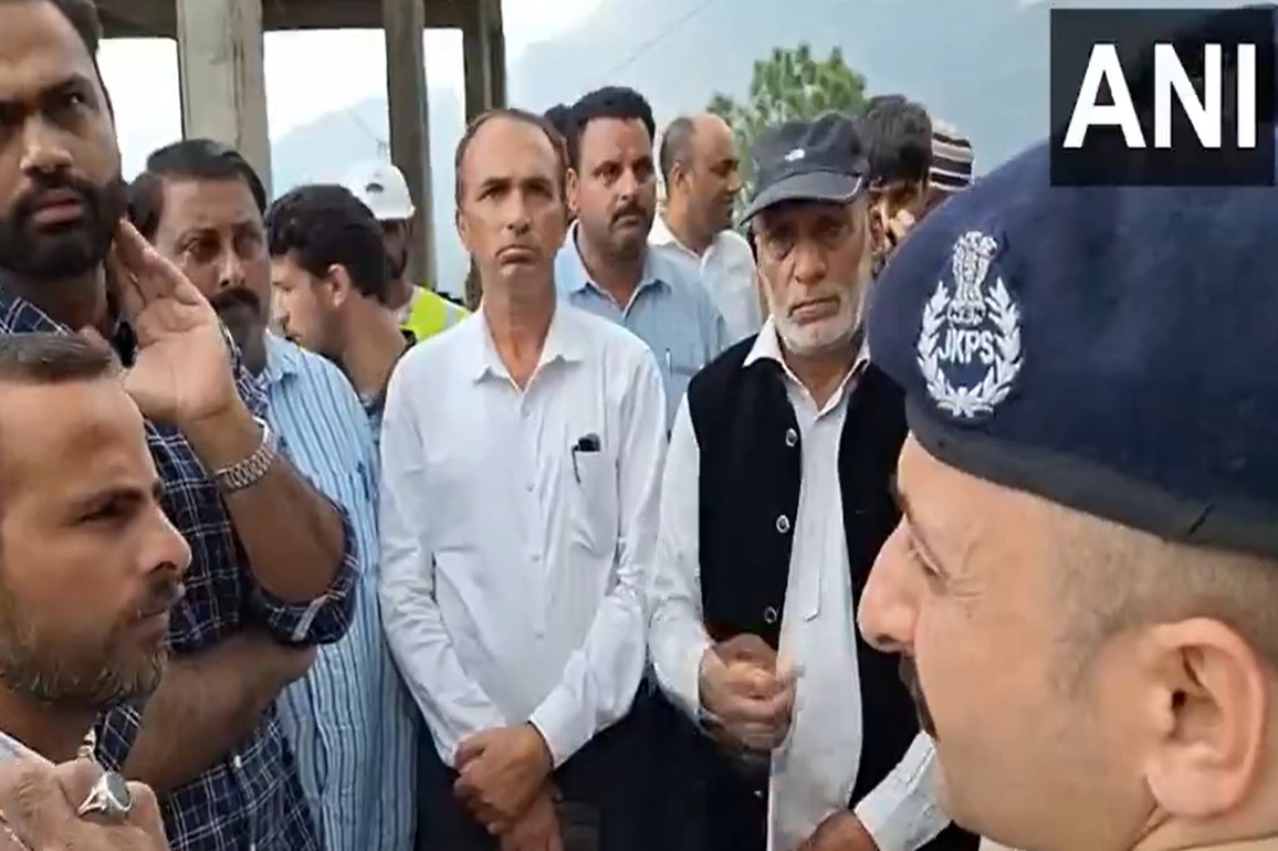 J-K: 400 shifted to shelters as land subsidence damages houses in Poonch