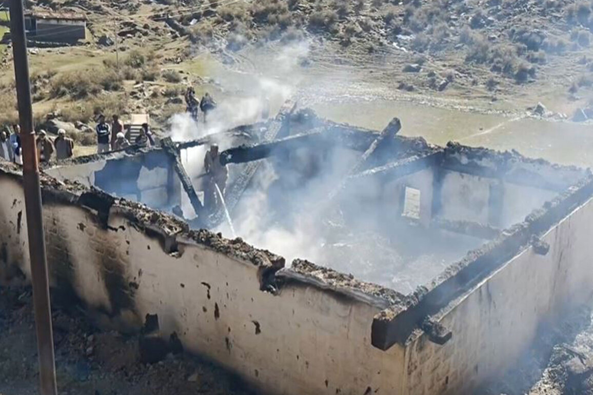 J-K: 'Dhoak' gutted in fire in Ramban; probe underway