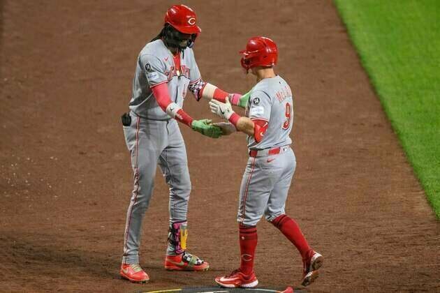 Reds slug three HRs while cruising past Orioles