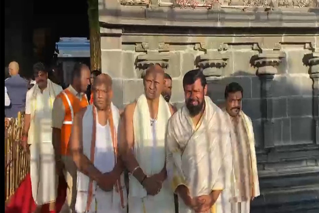 Andhra Pradesh: Telangana MLA T Raja Singh seeks blessings at Sri Venkateswara Swamy Temple in Tirumala