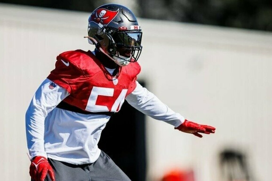 Lavonte David Reports to 14th Buccaneers Training Camp