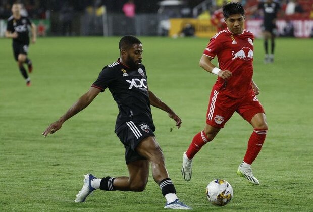 D.C. United aim to make up playoff ground, face Whitecaps