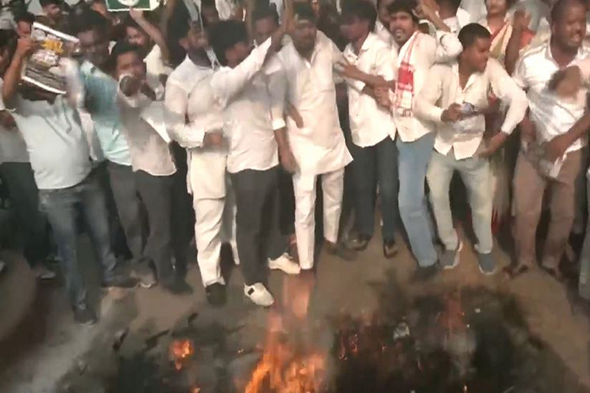 Bihar: 'Future of lakhs of children toyed with': RJD student wing protests against NEET paper leak