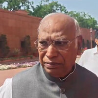 "Intention to change structure of Constitution, take over executive power": Mallikarjun Kharge slams Centre after failure of Delimitation Bill