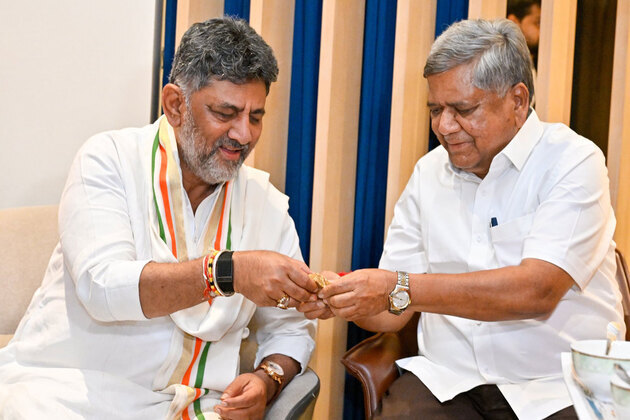 DK Shivakumar meets former CMs Jagadish Shettar, Sadananda Gowda in Bengaluru