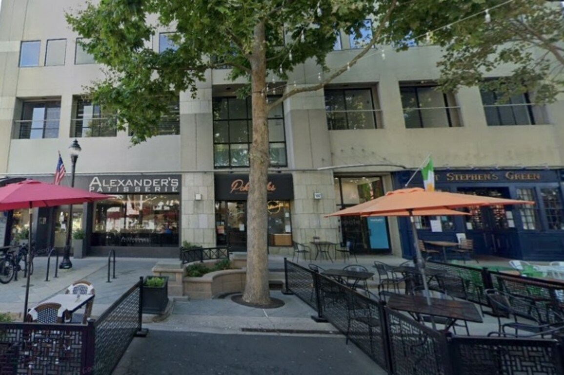 Building in prime Mountain View spot is bought at hefty price discount