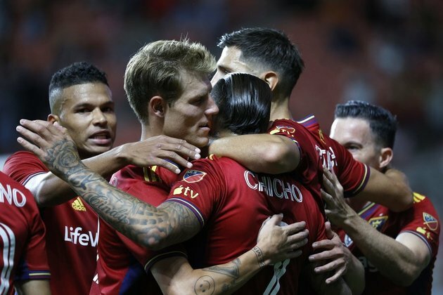 FC Dallas score 3 straight, move up standings