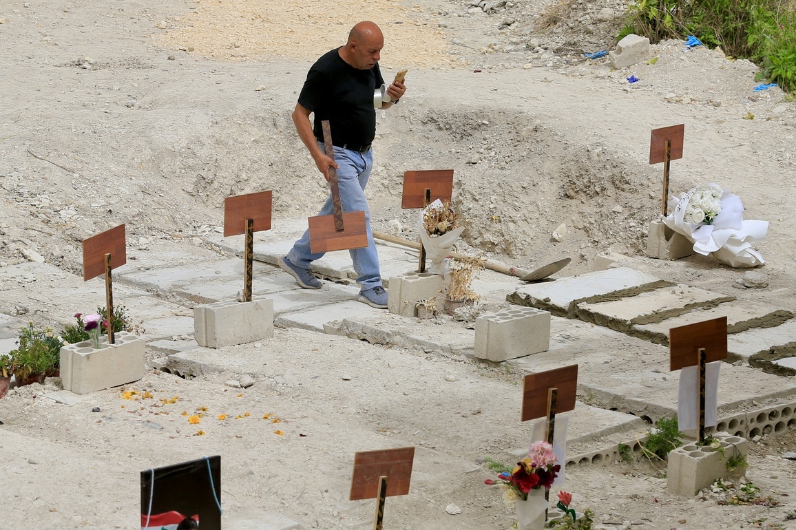 LEBANON-HARET SAIDA-ISRAELI AIRSTRIKE-GRAVE