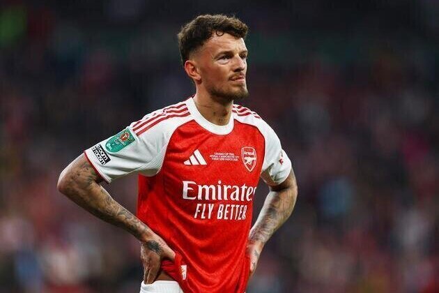 England calls up Ben White, passes over Trent Alexander-Arnold