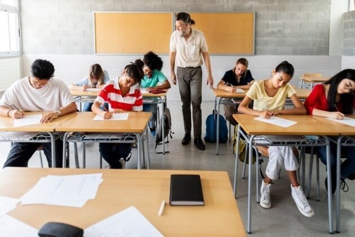 Lawmakers reverse course, give New Mexico teachers 1% pay raise