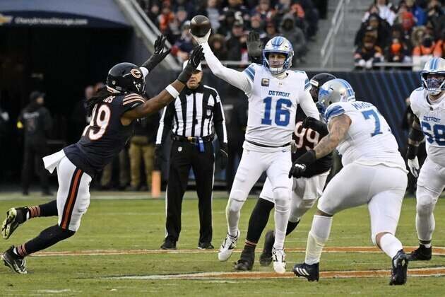 Lions sneak past Bears, 19-16