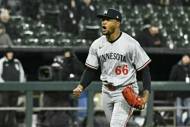 Fresh off first win, Twins vie for series victory vs. White Sox