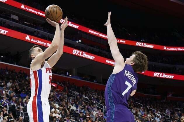 Hot fourth quarter pushes Pistons to victory over Hornets