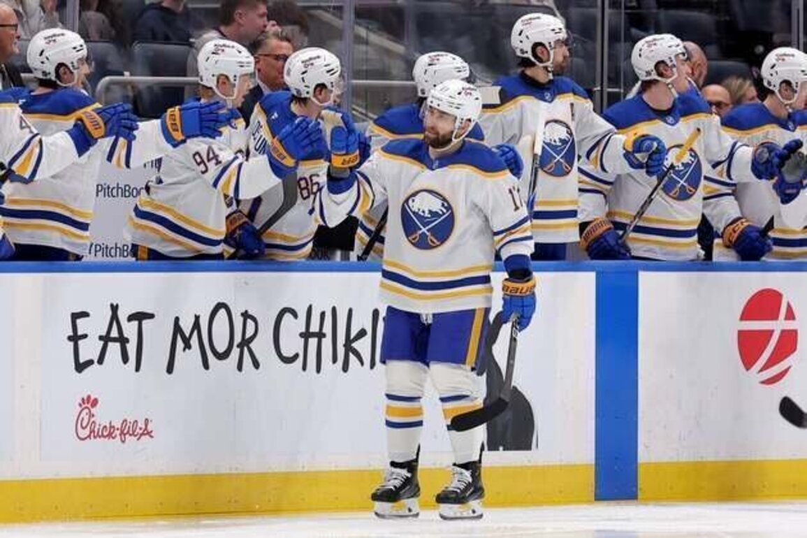 Jason Zucker's 2-goal effort helps surging Sabres defeat Islanders