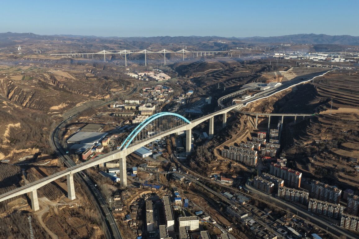 CHINA-SHAANXI-TONGCHUAN-XI'AN-YAN'AN HIGH-SPEED RAILWAY-GRAND BRIDGE (CN)
