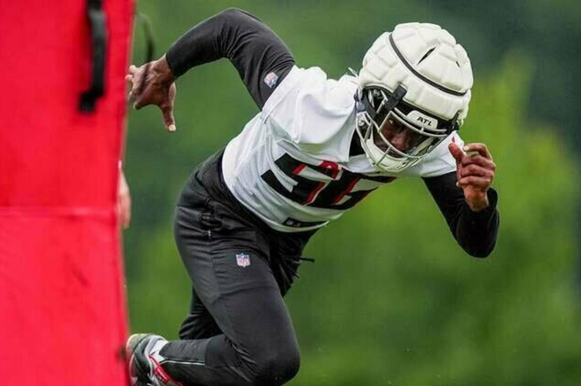 Leonard Floyd embracing his role on and off field