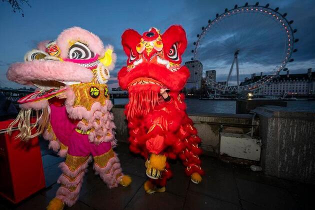 Xinhua Headlines: Chinese tourists soak in festive vibes of Spring Festival across the globe