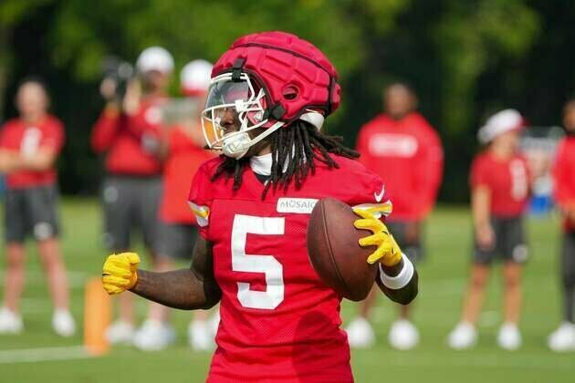 Chiefs WR Hollywood Brown (leg) carted off field
