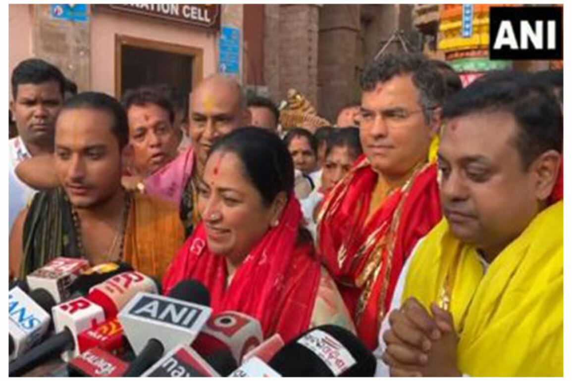 Delhi CM Rekha Gupta offers prayers at Jagannath Temple