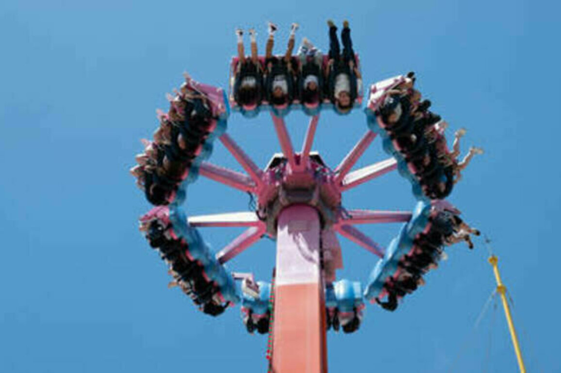 Thrill ride collapses mid-air in Saudi Arabia (VIDEO)