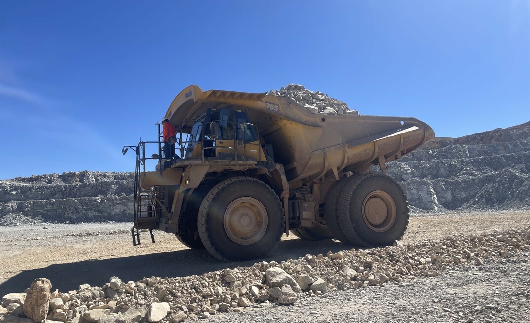 A 90t Komatsu at Lindero gold mine