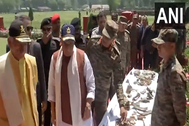 Defence Minister Rajnath Singh inspects Pakistani shells dropped in J-K