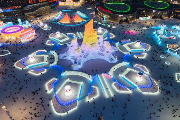 World's largest ice and snow theme park opens, igniting China's winter tourism fever