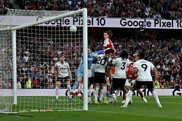 Arsenal beat Fulham 3-0 to extend Premier League lead