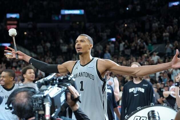 Spurs look to extend winning streak while hosting hapless Pacers
