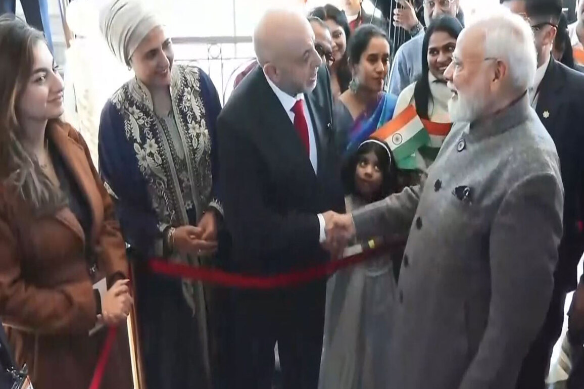 PM Modi receives warm welcome from Indian diaspora in Amman