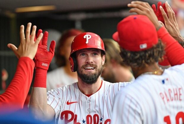 OF David Dahl returns to Phillies on minor league deal