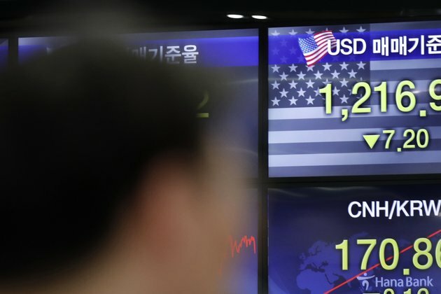 Markets in Asia, Europe Lose Ground